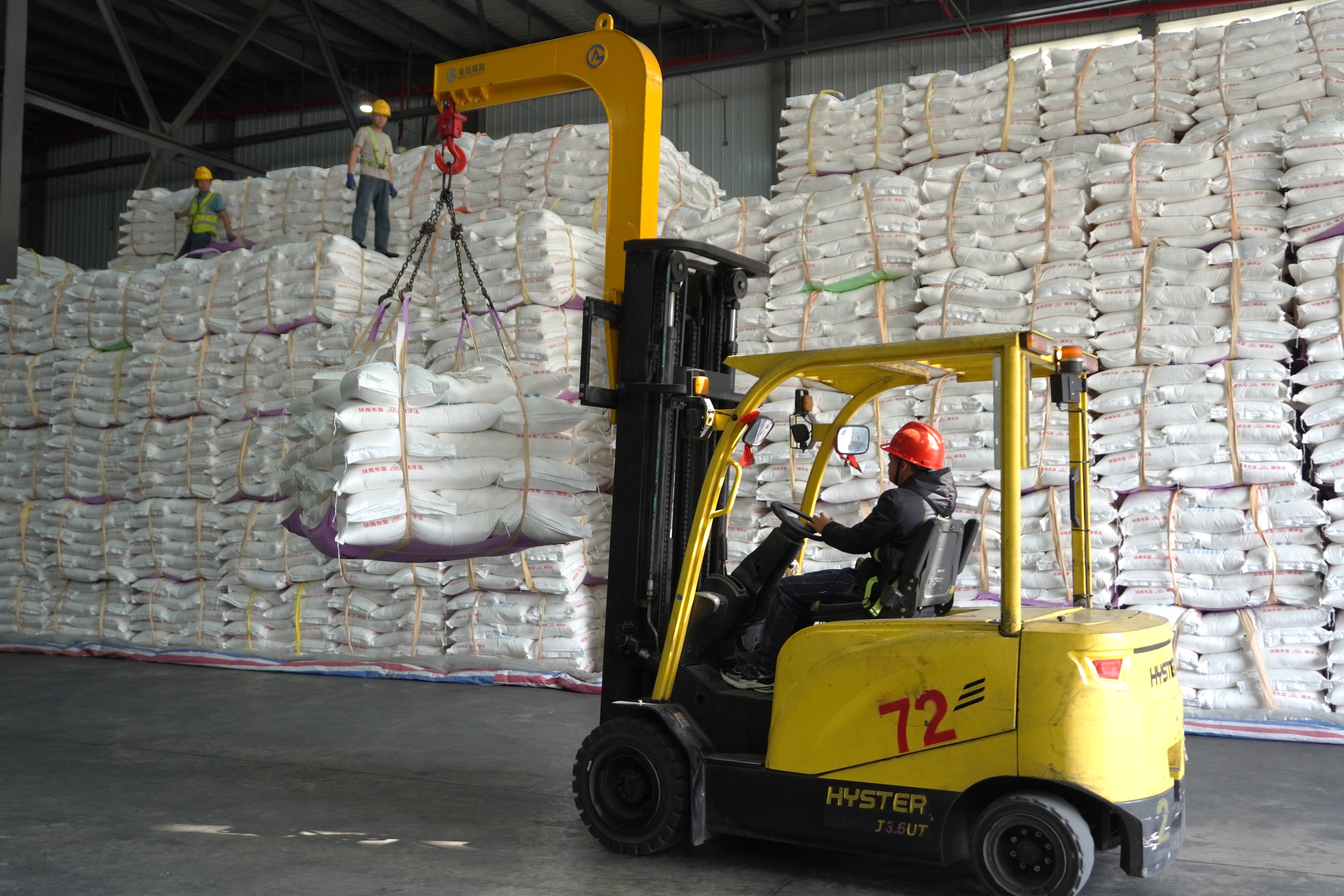 企動(dòng)力 | 崇左市第三方倉(cāng)儲(chǔ)企業(yè)單日作業(yè)量首位！智慧物流公司全力沖刺18萬(wàn)噸滿(mǎn)庫(kù)目標(biāo)